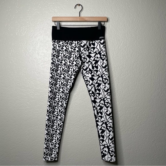 Lorna Jane Leggings Geometric Pattern Black & White Activewear Workout - Picture 2 of 13
